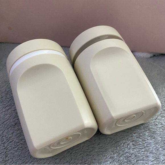 Tupperware Salt Pepper Shakers - Picture 3 of 4